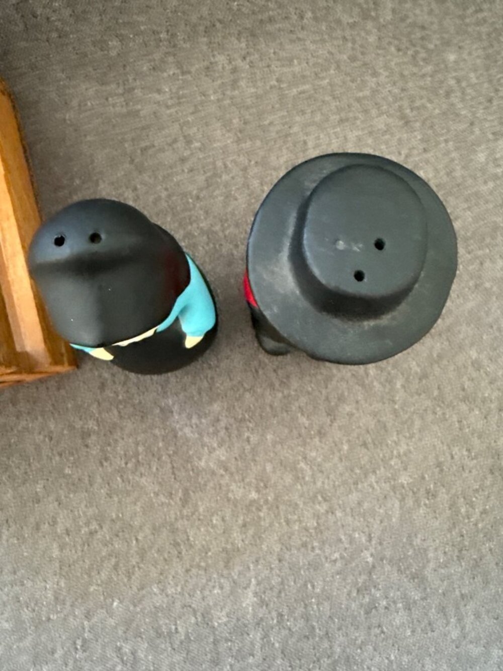 Amish Country Salt & Pepper Shakers With Wooden Holder Hand-Painted Ceramic Coll - Picture 3 of 11